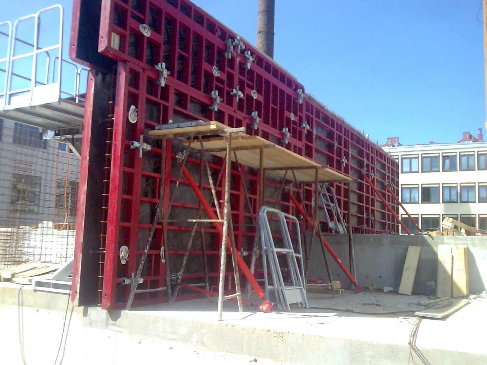 Die geschlossene Wandschalung vor dem Betonieren
